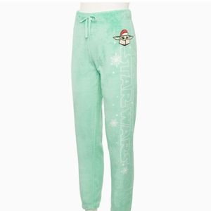 Juniors' Star Wars The Mandalorian in Christmas Hat Pajama Bottoms